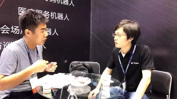 AICRobo:让自主移动机器人像人一样在室内行走(图1)